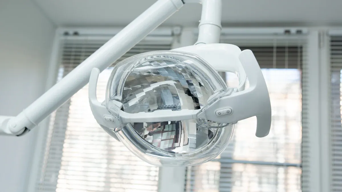 طبی روشنی کے سامان کو برقرار رکھنے اور صاف کرنے کے لئے ضروری نکات