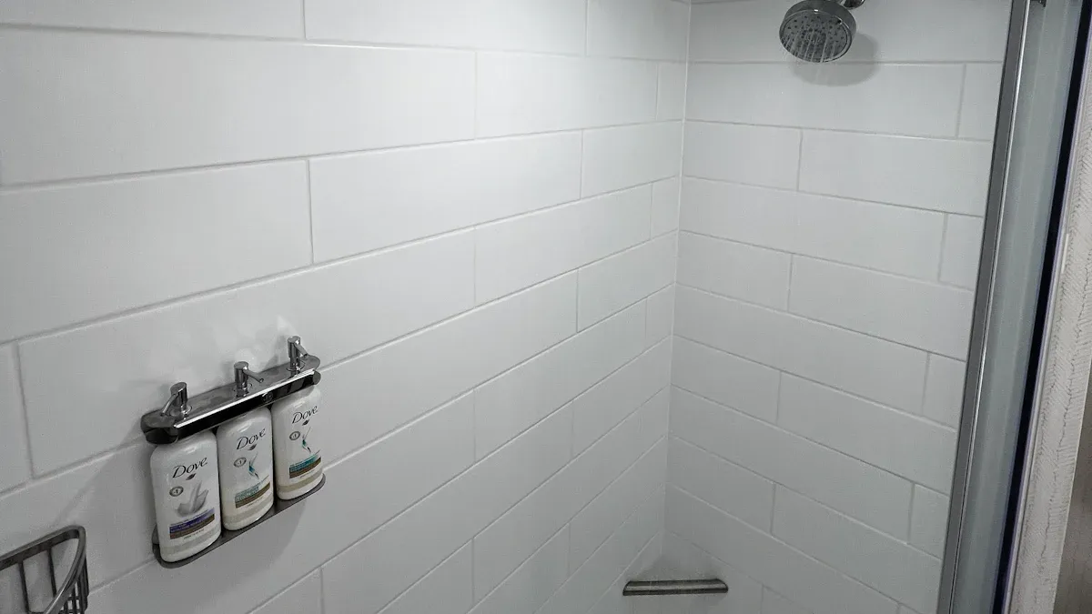 جہاں واٹر پروف لکیری لائٹنگ عام طور پر انسٹال ہوتی ہے